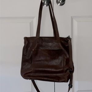 Portland Leather Full-size Crossbody Tote in Coldbrew with Zipper.